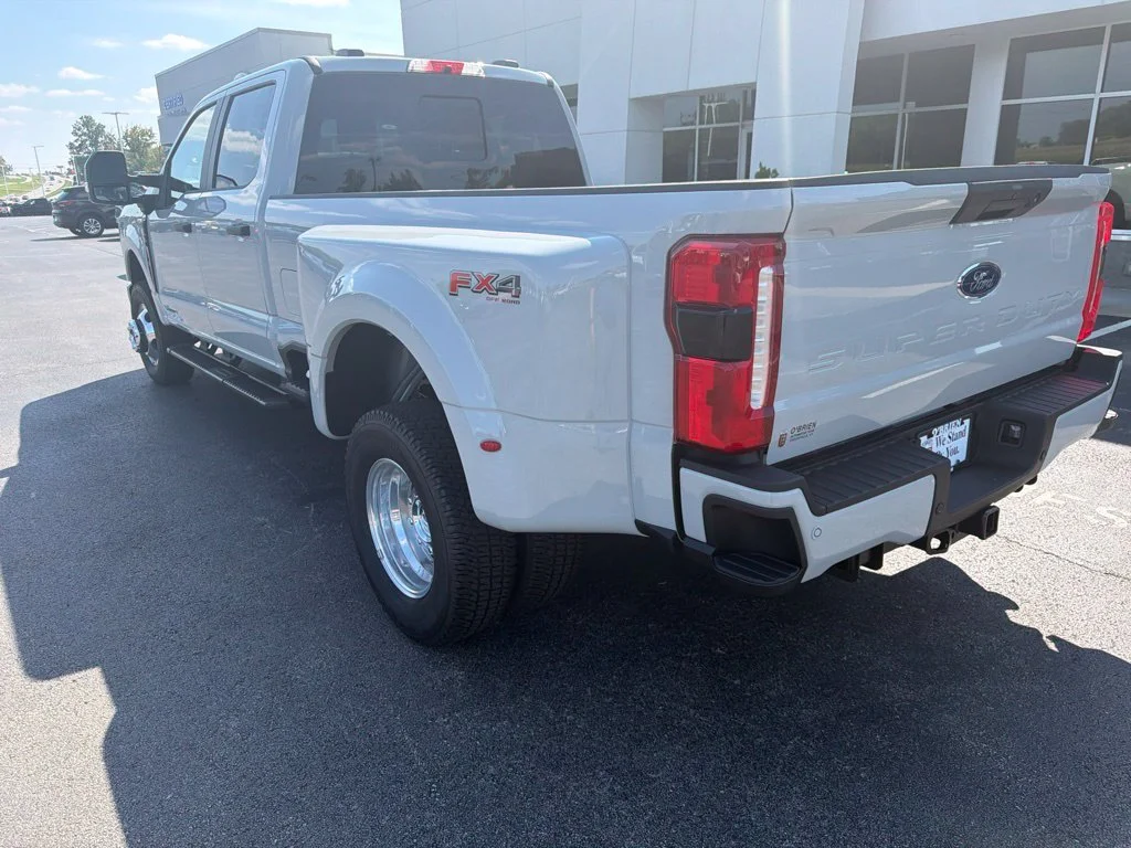 New 2026 Avalanche Ford F-350® XL image 3