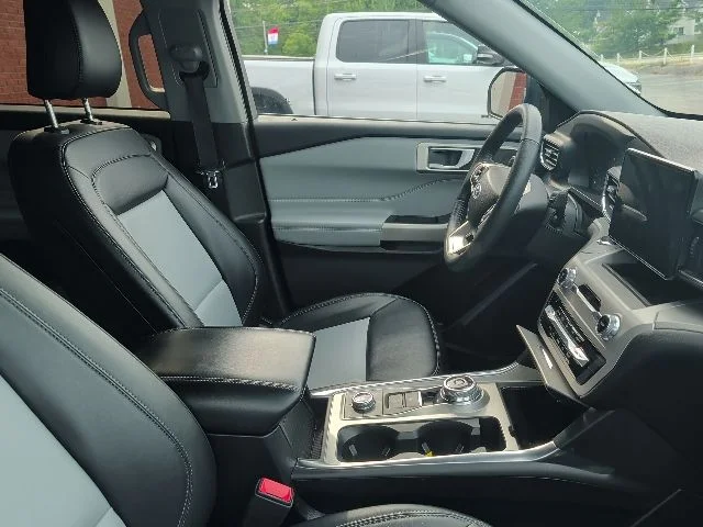Used 2023 White Ford XLT image 10