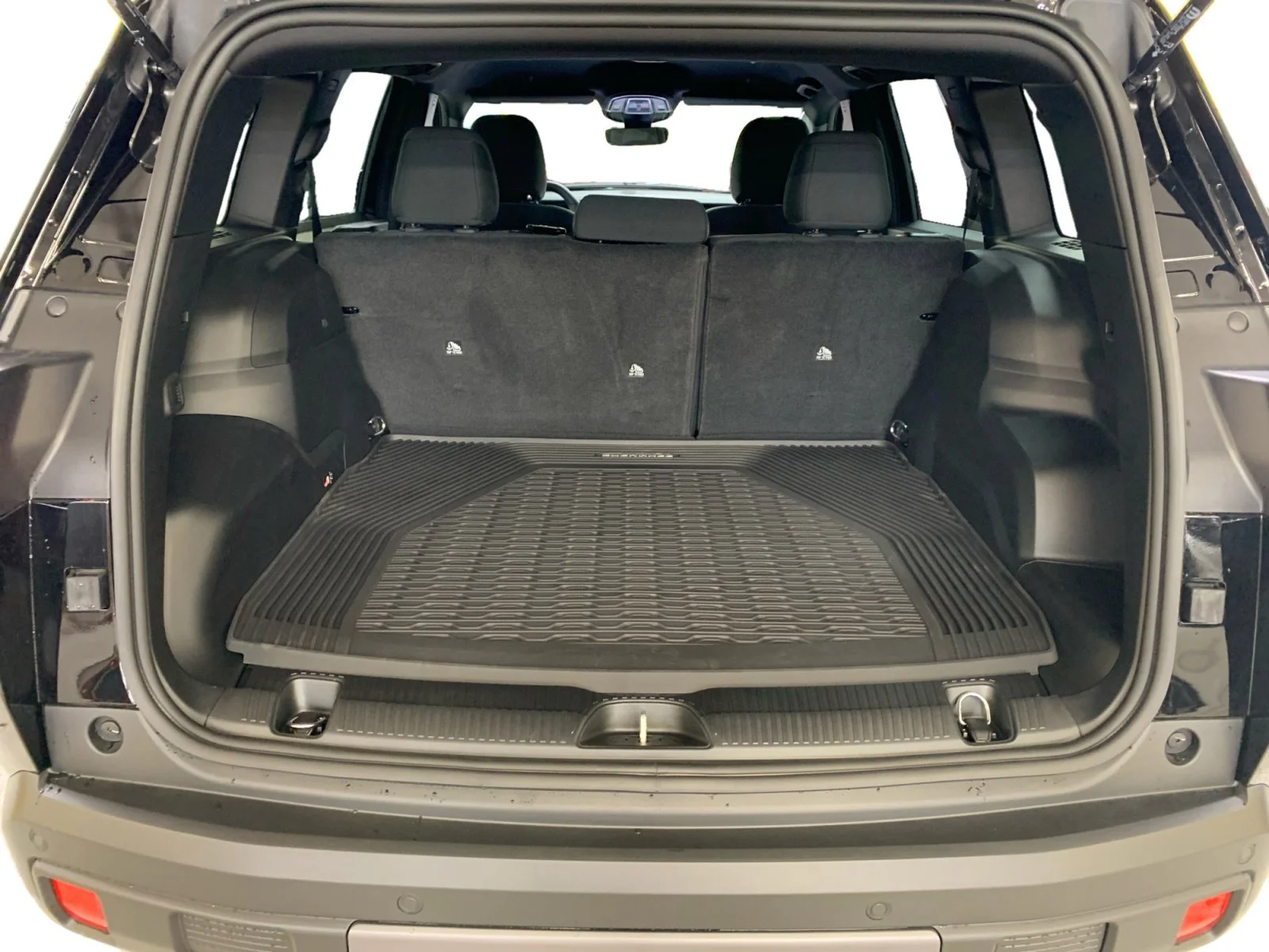 New 2026 Diamond Black Crystal Pearl Jeep Laredo image 19