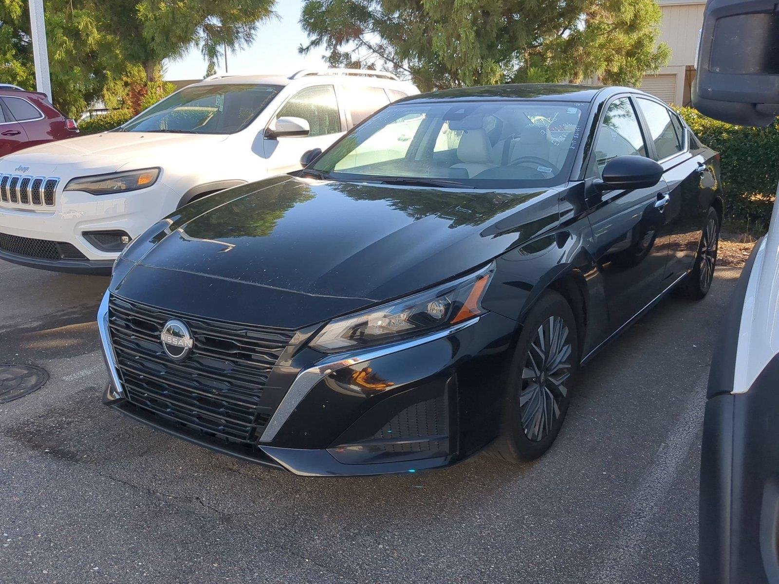 Used 2025 Super Black Nissan SV image 1