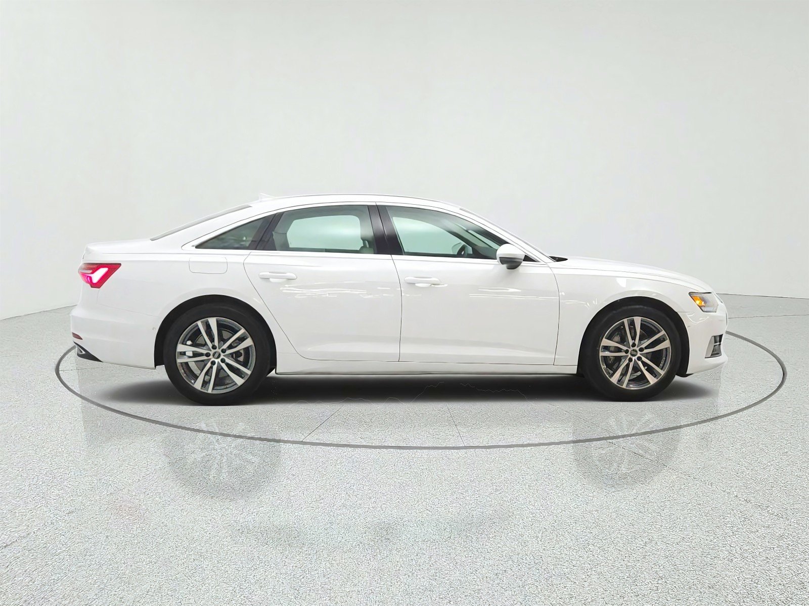 Used 2023 Ibis White Audi Premium image 4