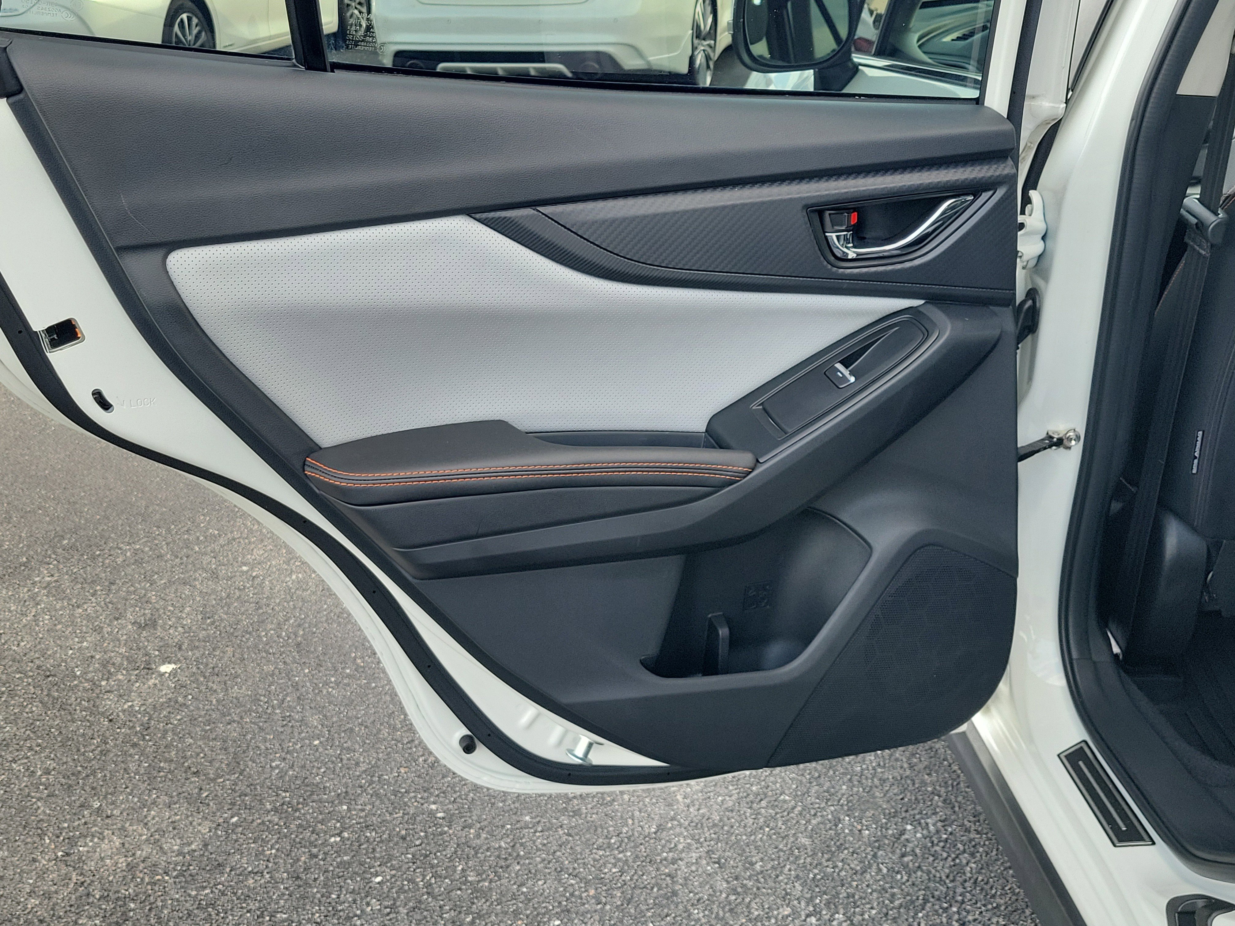 Used 2022 Crystal White Pearl Subaru Limited image 12