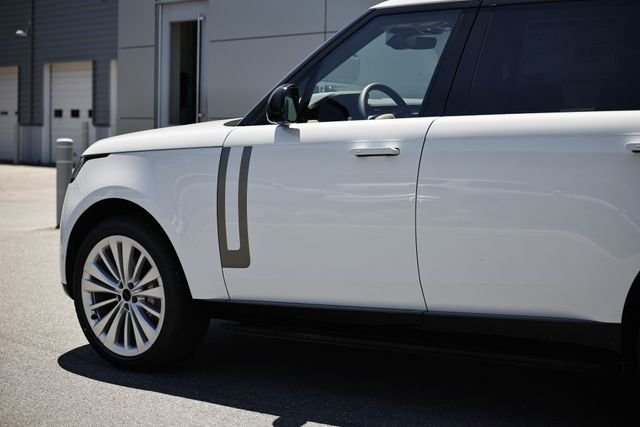 New 2026 Fuji White Land Rover SE 7 Seats image 9
