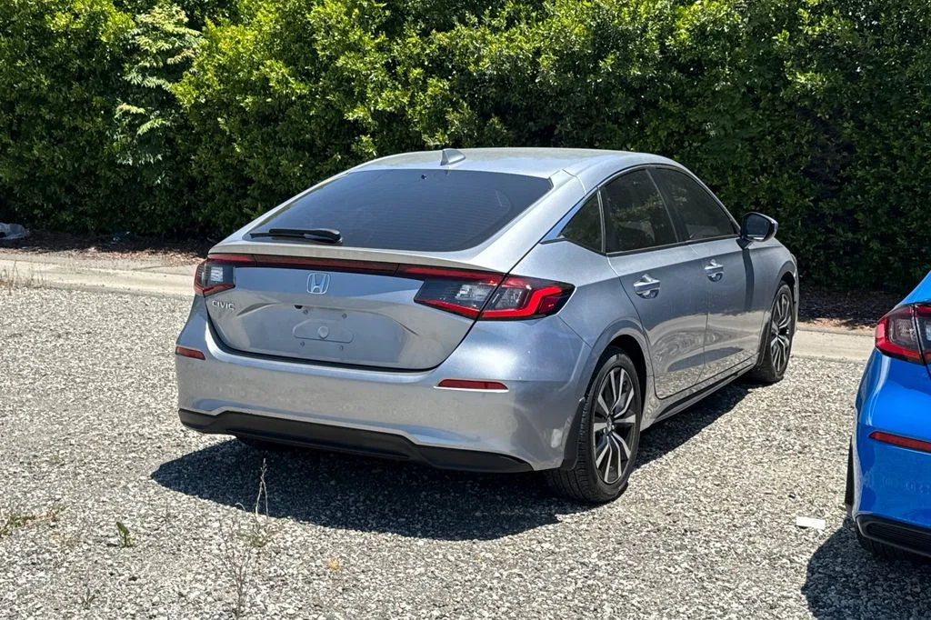 Certified Used 2024 Lunar Silver Metallic Honda EX-L image 5