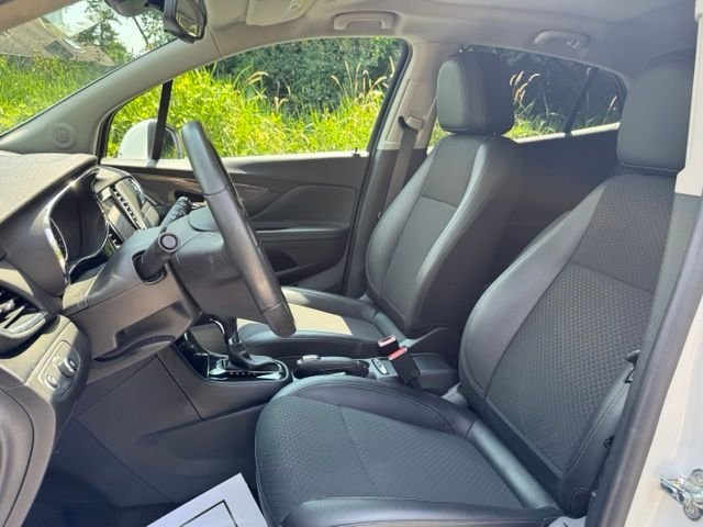 Used 2022 Summit White Buick Preferred image 10