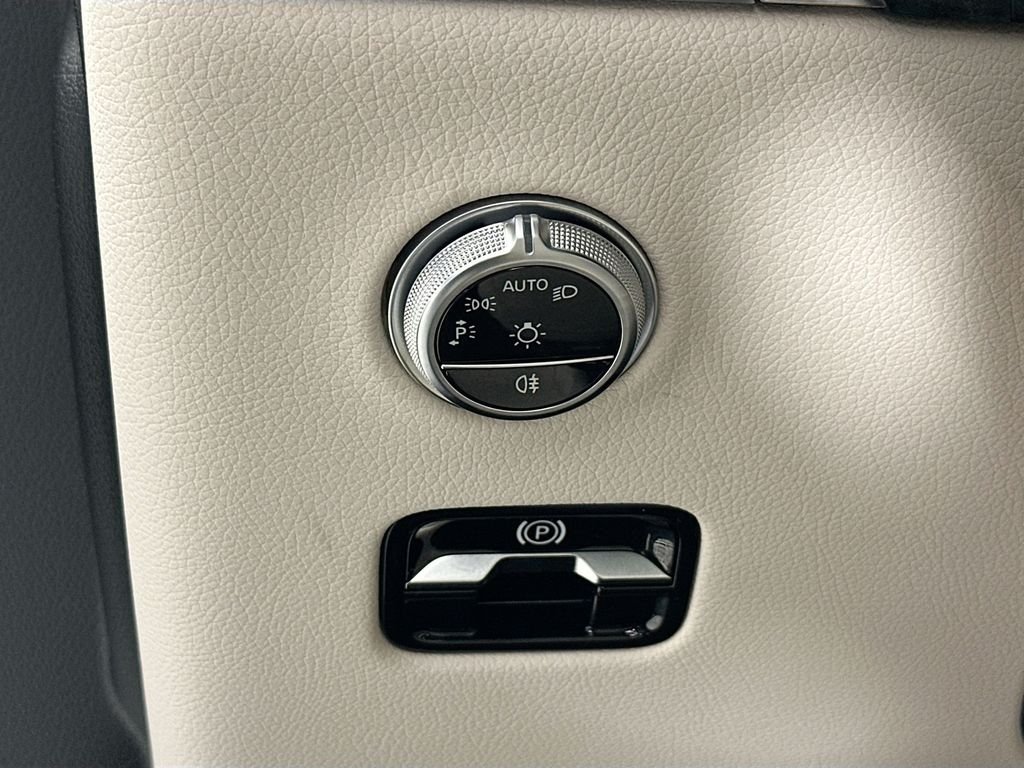 New 2026 Black Mercedes-Benz GLC 300 image 10