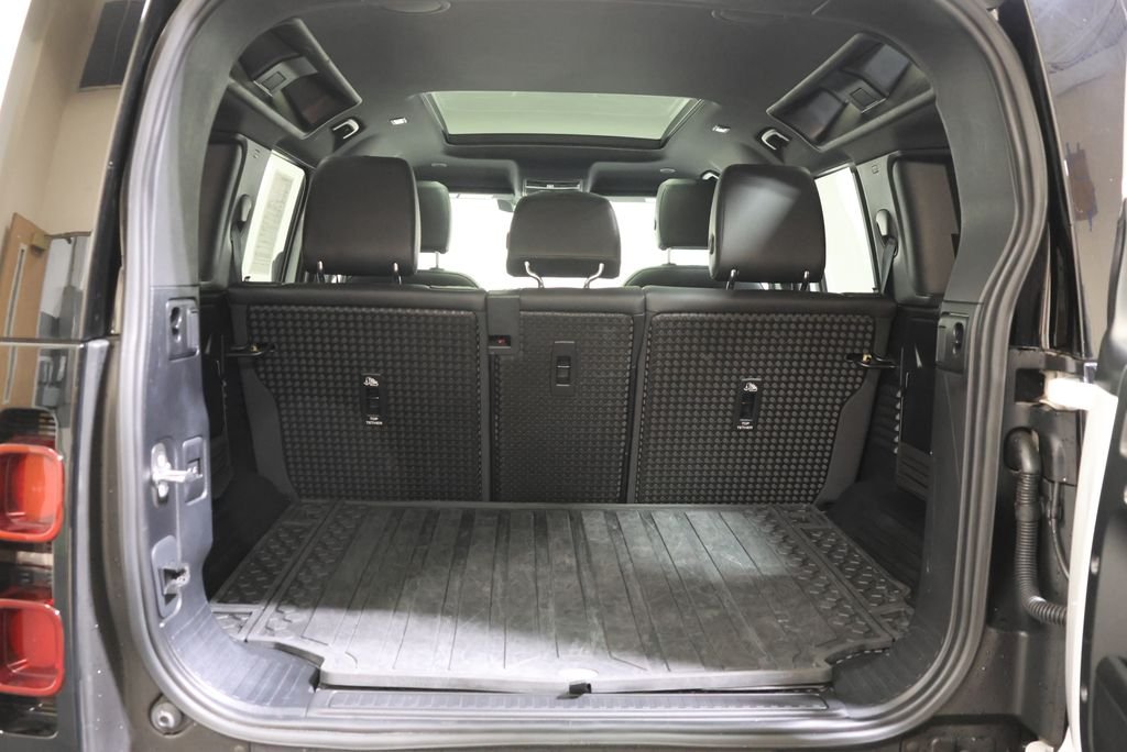 Used 2023 Fuji White Land Rover X-Dynamic SE image 46
