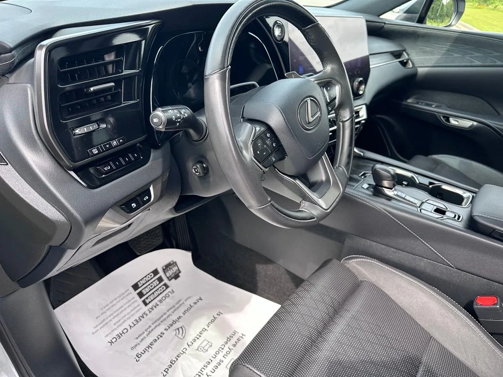 2023 Lexus RX 350 - Photo 17