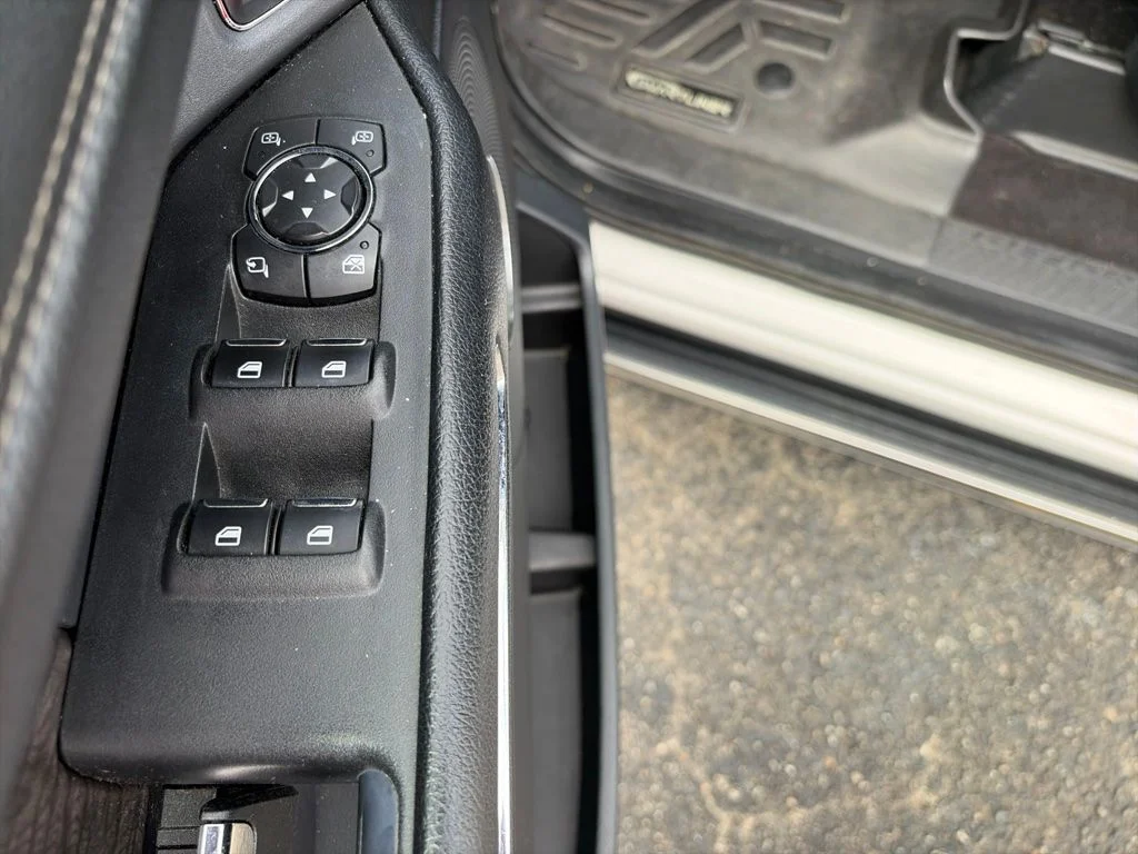 Used 2019  Ford Limited image 21