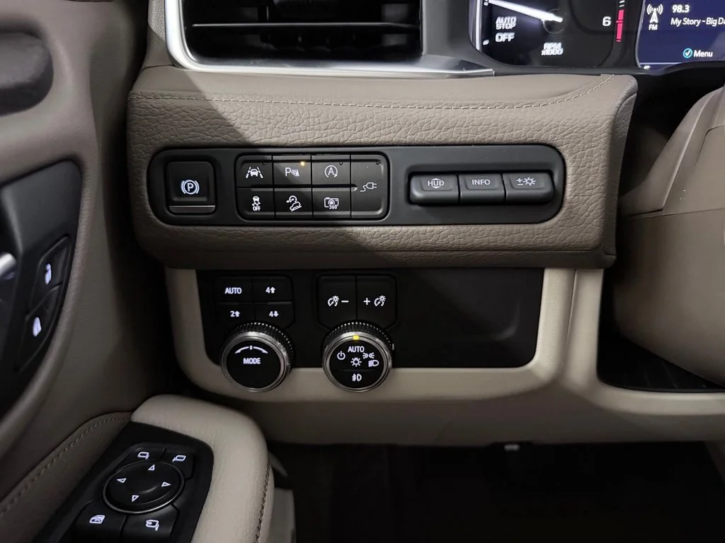 Used 2021 White Frost GMC Denali image 31