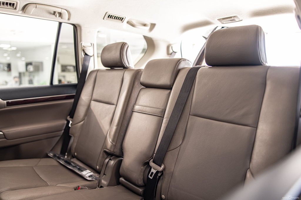 Used 2018 Red Lexus 460 image 31