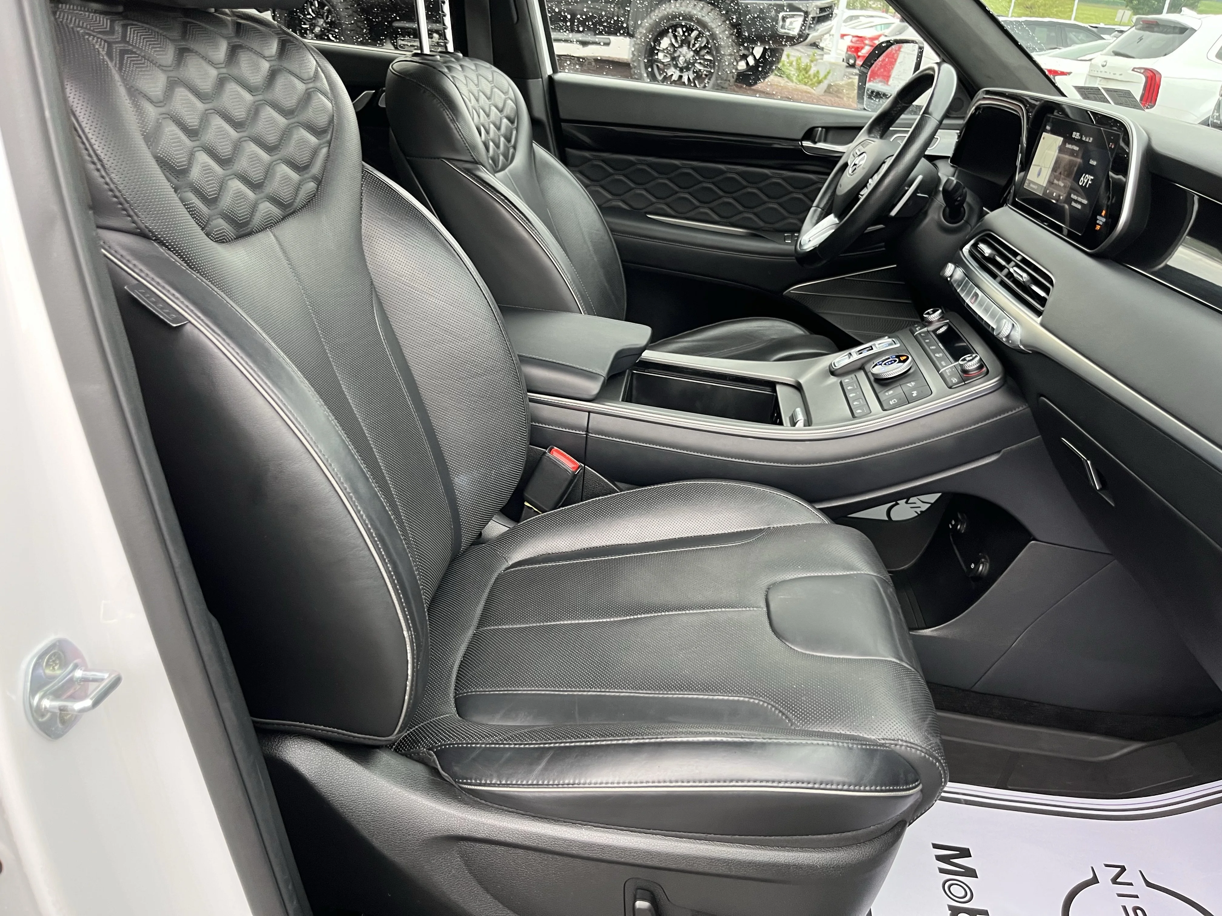 Used 2021 White Hyundai Calligraphy image 3