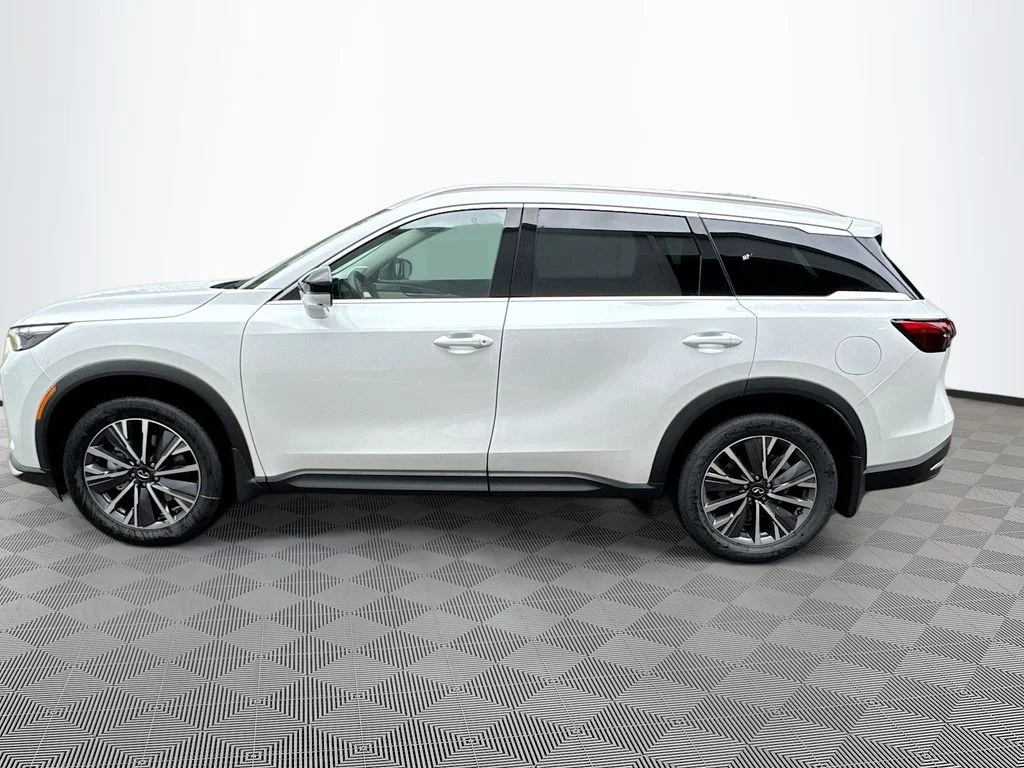 New 2027 RADIANT WHITE INFINITI Luxe FWD image 8