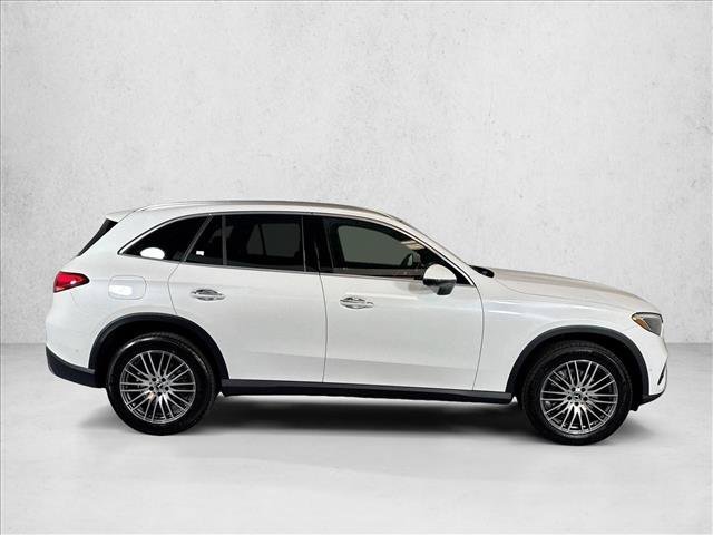 New 2026 MANUFAKTUR Moonlight White Metallic Mercedes-Benz GLC 300 image 34