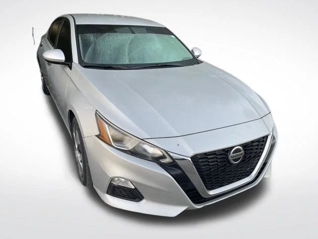 Used 2020 Silver Nissan 2.5 S image 3