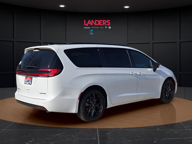 New 2026 Bright White Clear-Coat Exterior Paint Chrysler Limited image 3