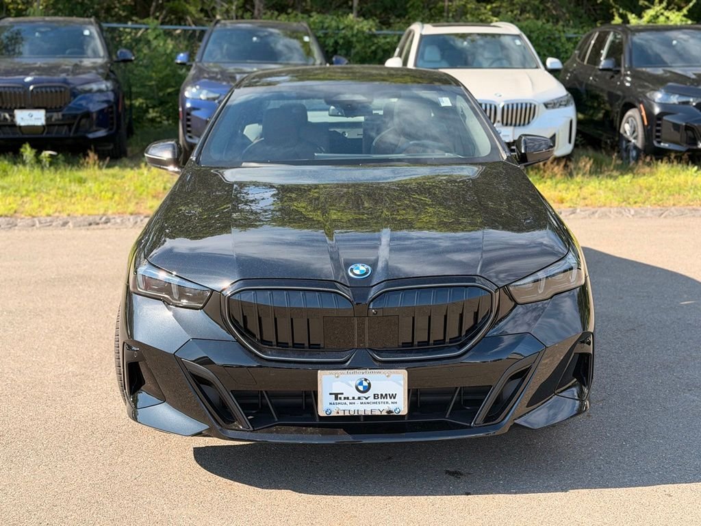 New 2027 Black Sapphire Metallic BMW 550e xDrive image 2