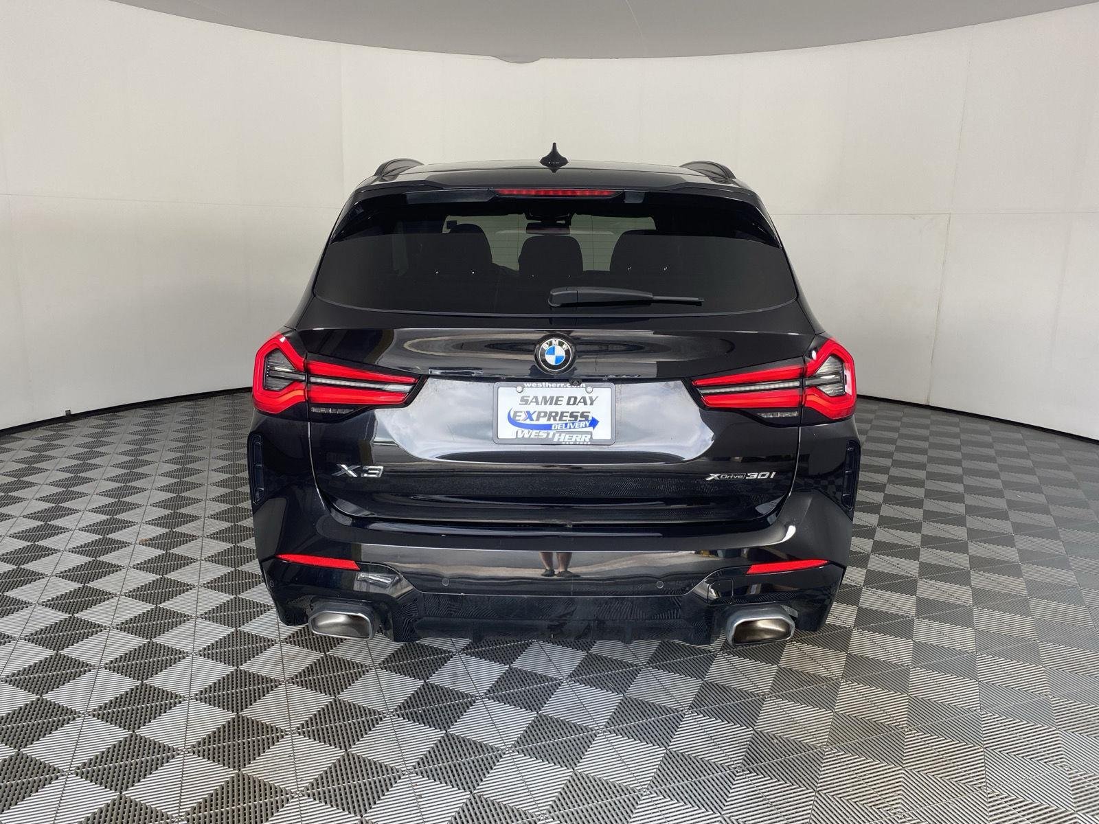 Used 2024 Black Sapphire Metallic BMW xDrive30i image 6