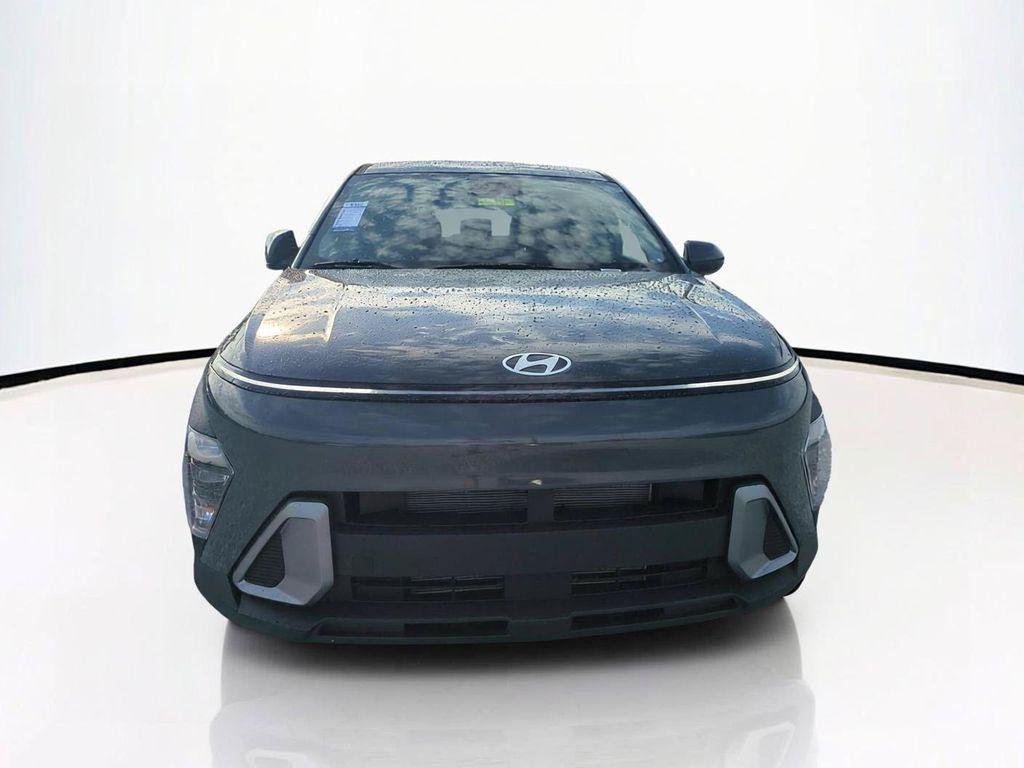 New 2027 Gray Hyundai SE FWD image 3