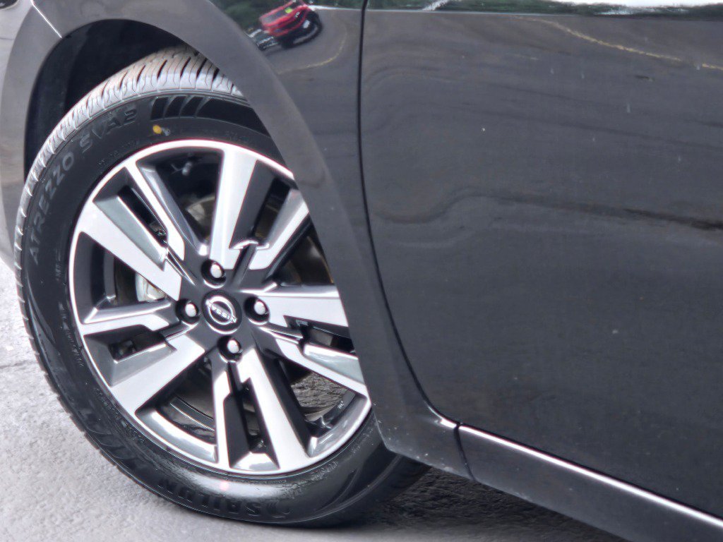 2025 Nissan Versa Sedan SV - Photo 13
