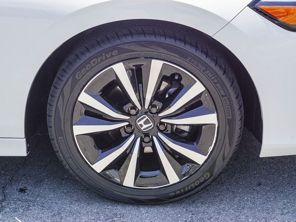 Used 2022 White Honda EX image 9