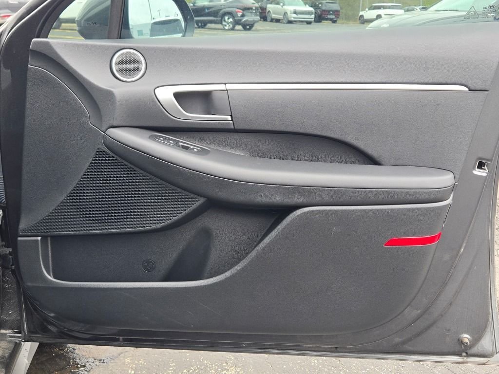 Used 2025 Gray Hyundai SE image 8
