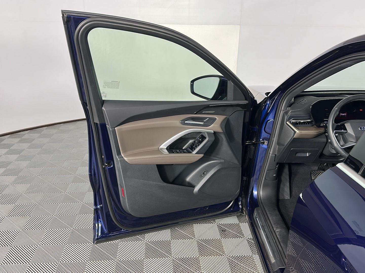 Used 2025 Navarra Blue Metallic Audi Premium Plus image 18
