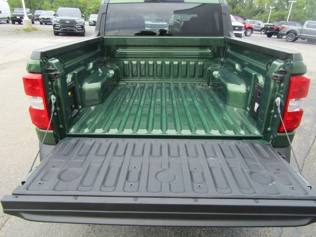 Used 2025 Green Ford XLT image 7