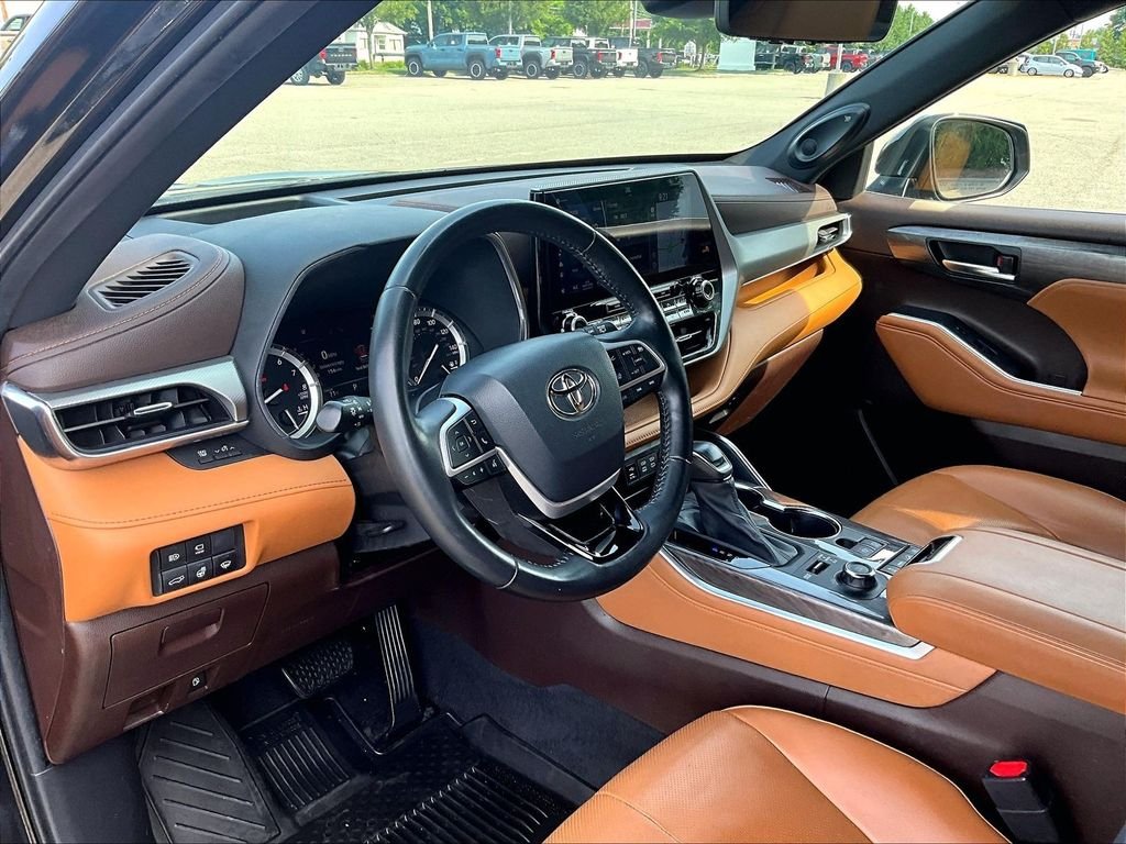 Used 2022 Black Toyota Platinum image 8