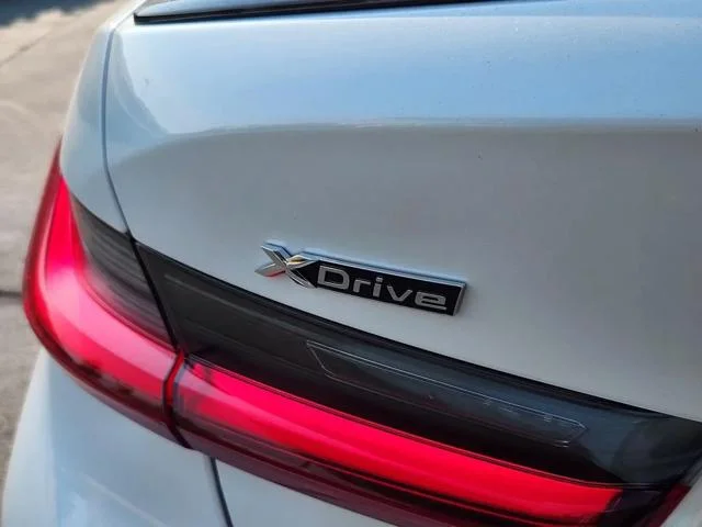 New 2026 Mineral White Metallic BMW 330i xDrive image 20