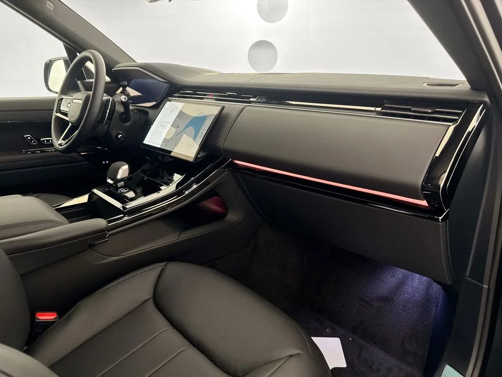 New 2026 Carpathian Grey Land Rover Dynamic SE image 31