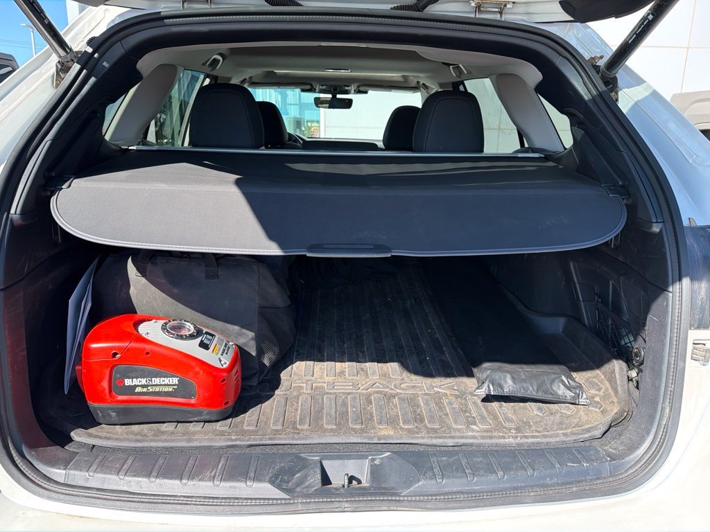 Used 2025 White Subaru Onyx Edition XT image 11