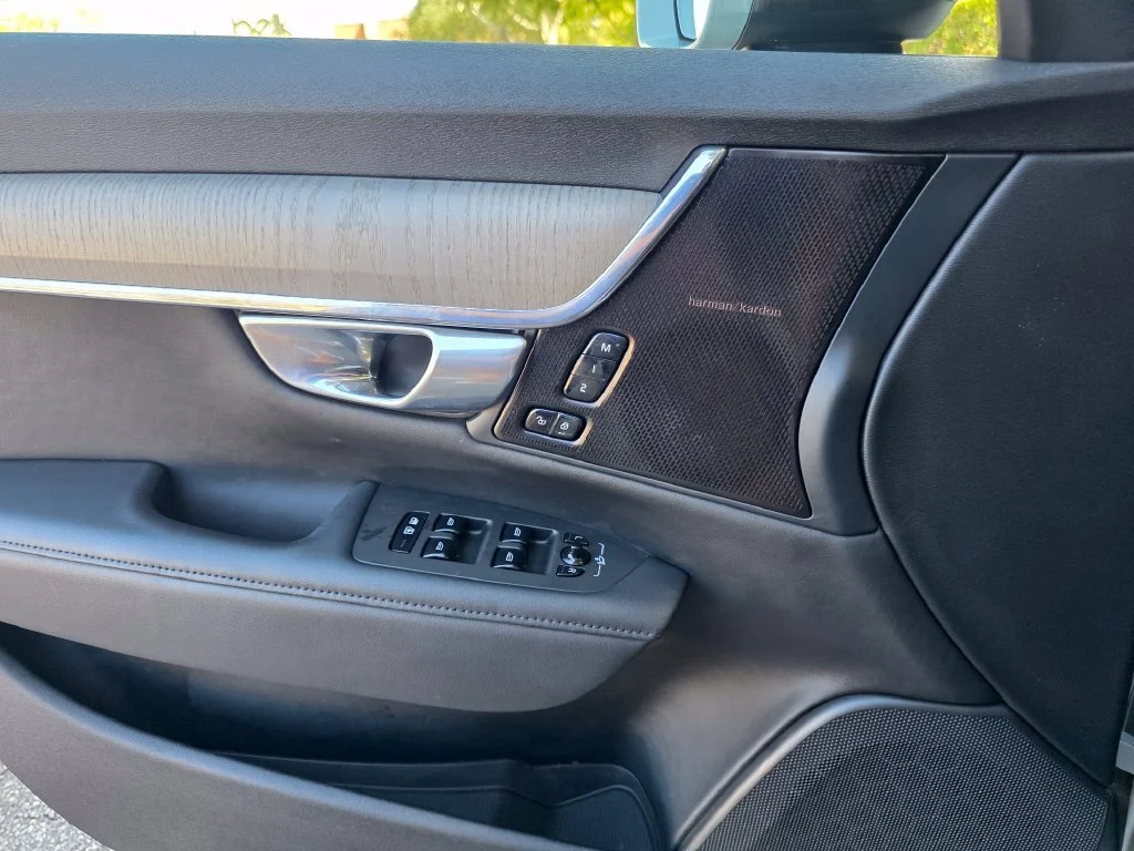 Used 2025 Gray Volvo Plus, B6 AWD Gas (mild hybrid) image 15