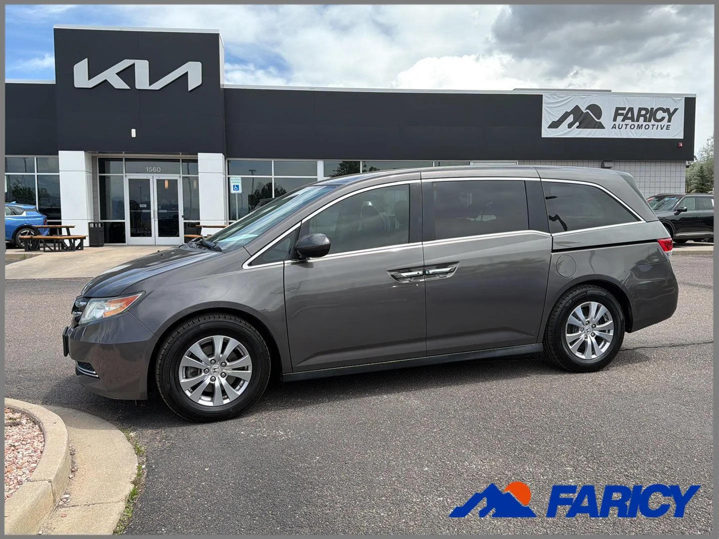 Used 2016 Smoky Topaz Metallic Honda SE image 1