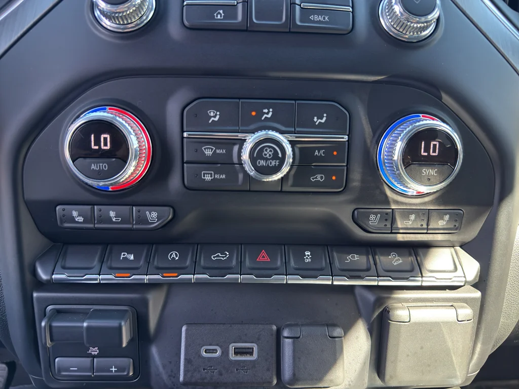 Used 2021 Onyx Black GMC Denali image 27