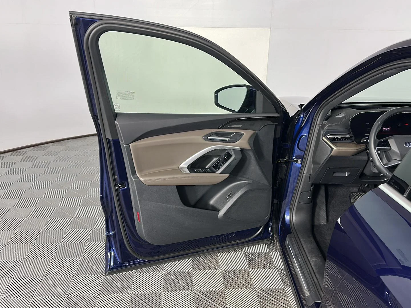 Used 2025 Navarra Blue Metallic Audi Premium Plus image 18