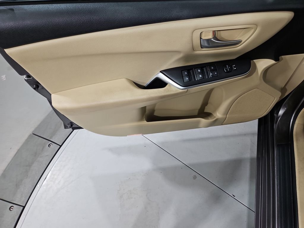 Used 2016 Gray Toyota LE image 11