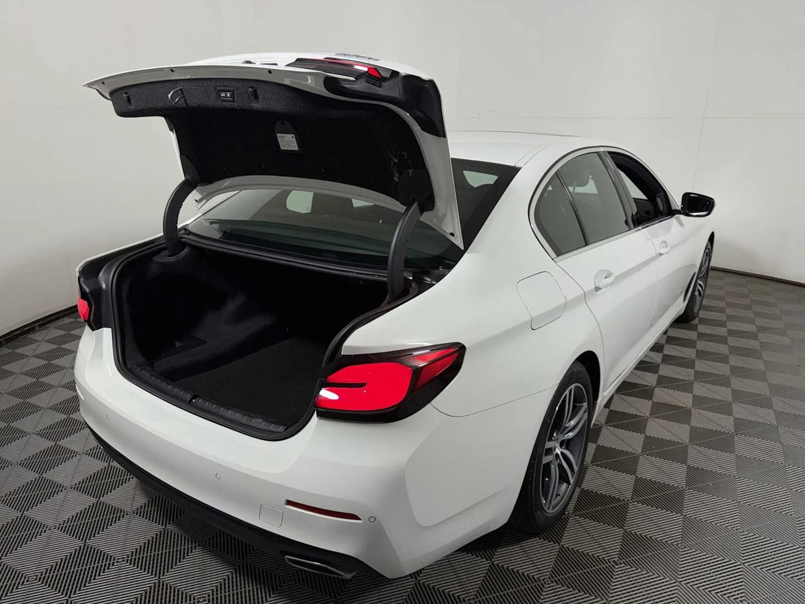2023 BMW 5 Series 530i - Photo 23