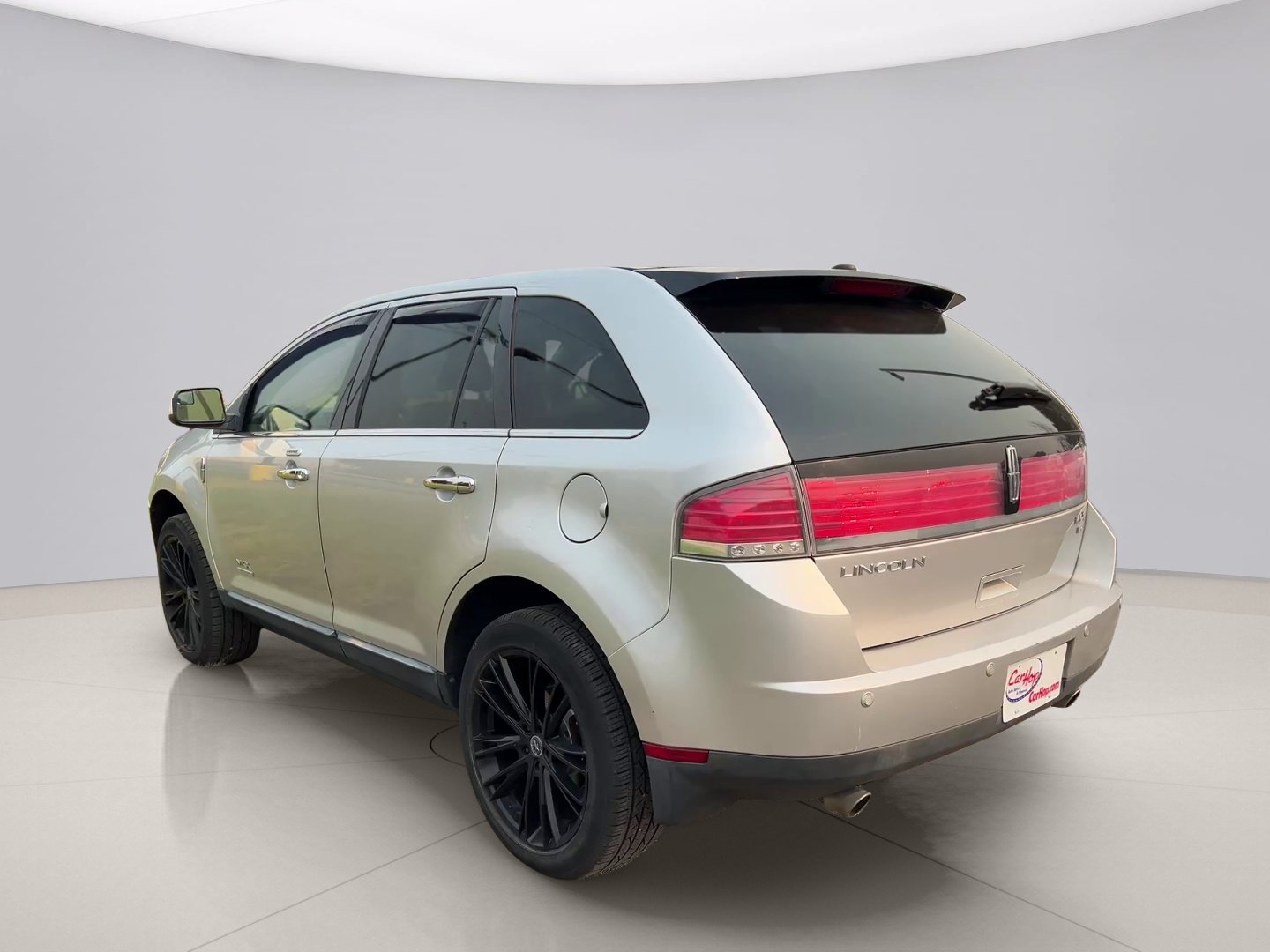 Used 2010 Silver Lincoln AWD image 3