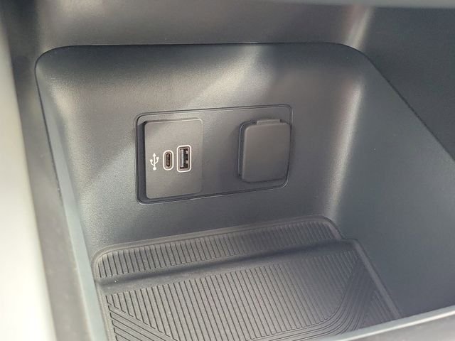 Used 2026 Vapor Blue Metallic Ford Active image 10