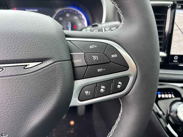 New 2027 Diamond Black Crystal Pearl-Coat Exterior Paint Chrysler Select image 22