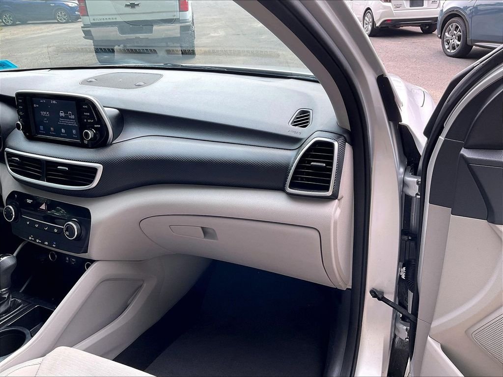 Used 2019 Silver Hyundai SE image 13