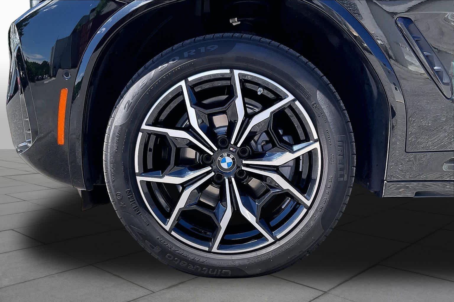 Used 2024 Black Sapphire Metallic BMW xDrive30i image 10