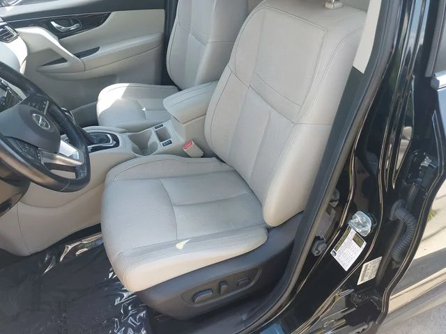 Used 2017 Black Nissan SL image 15