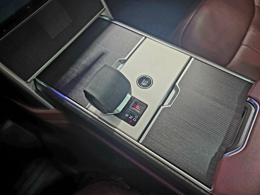 Certified Used 2025  Land Rover Autobiography image 15
