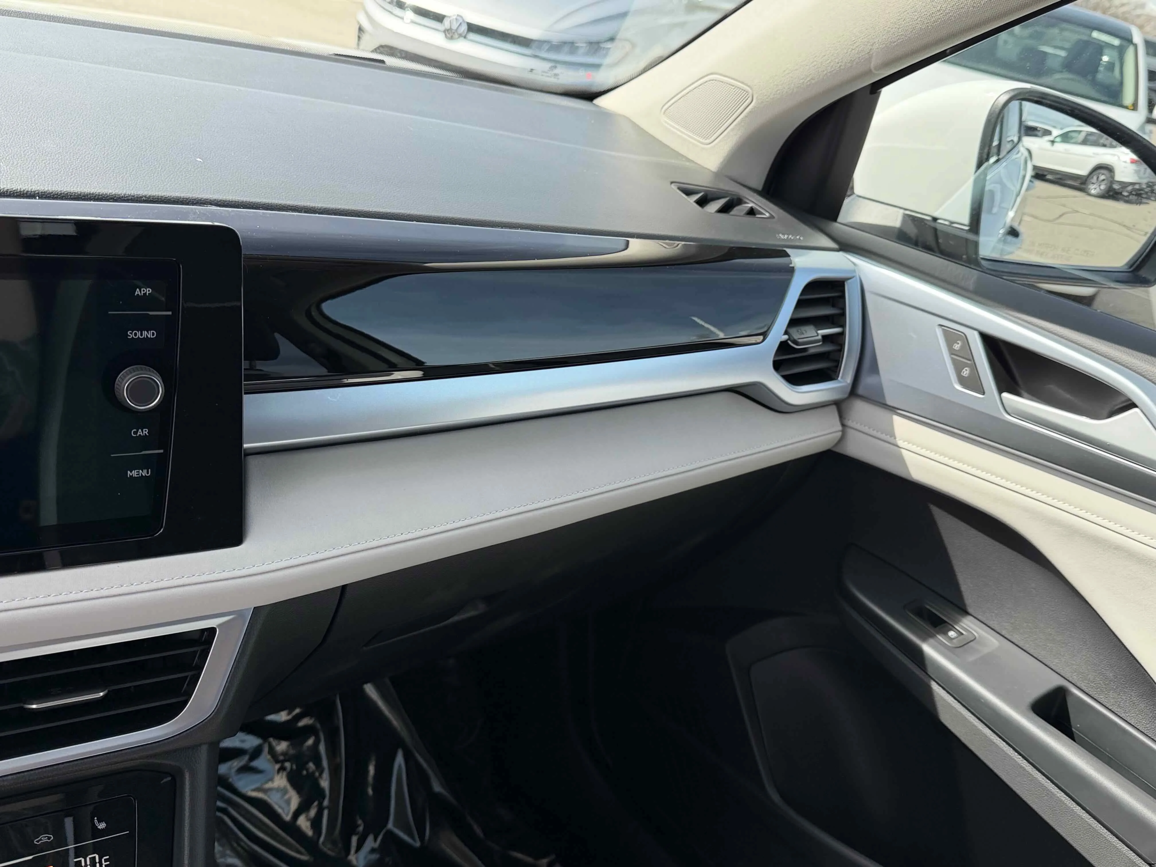 New 2026 Pure White Volkswagen SE image 21
