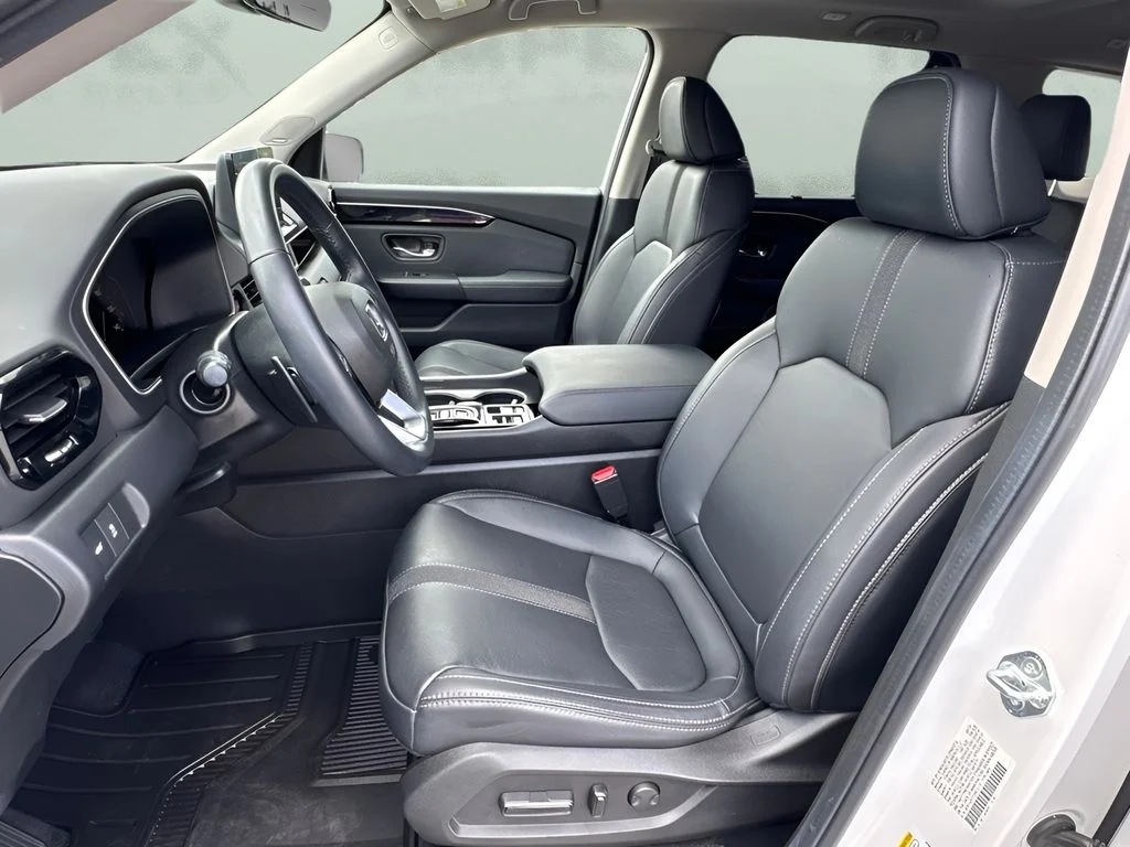 Used 2025  Honda Touring image 9