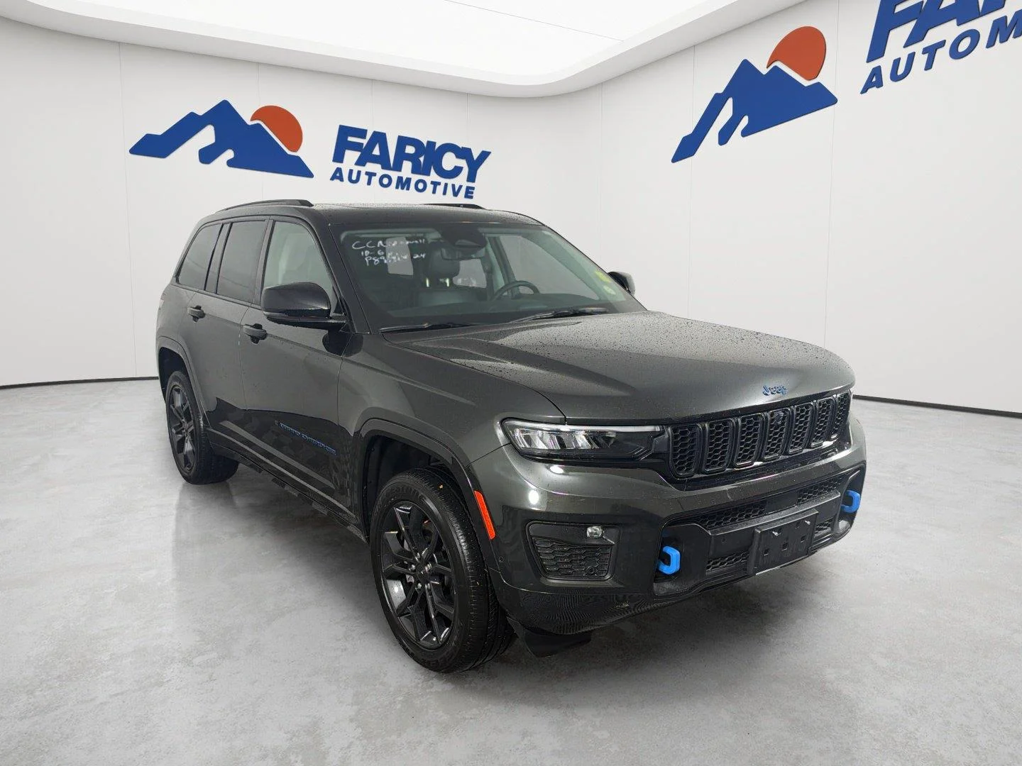 Used 2023 Rocky Mountain Pearlcoat Jeep 30th Anniversary image 4