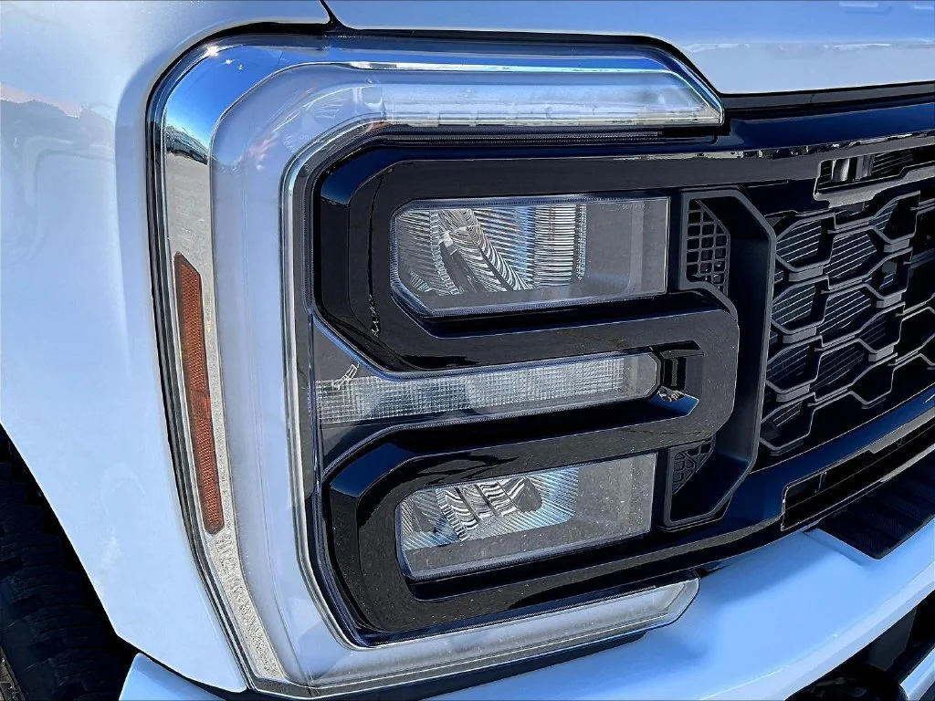 New 2027 White Ford Lariat image 38