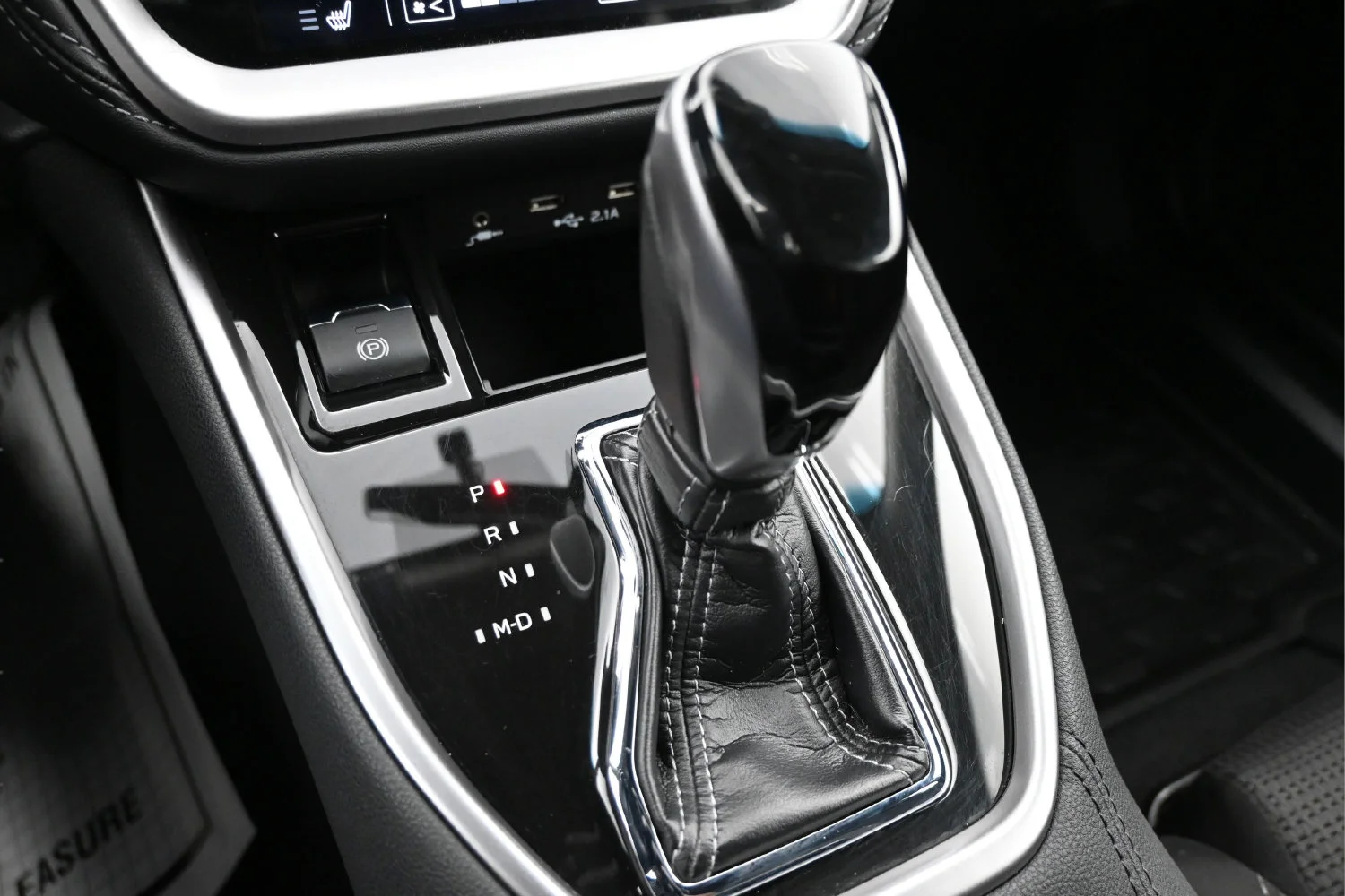 Used 2021 Ice Silver Metallic Subaru Premium image 23